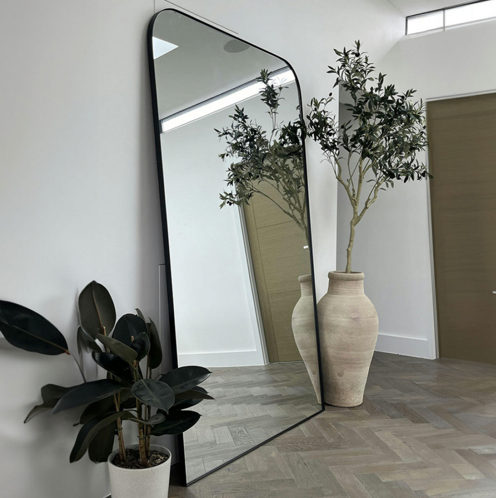 Rectangular mirrors with black frame curved edges